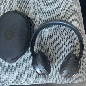Beats Black Wireless Headphones with Case